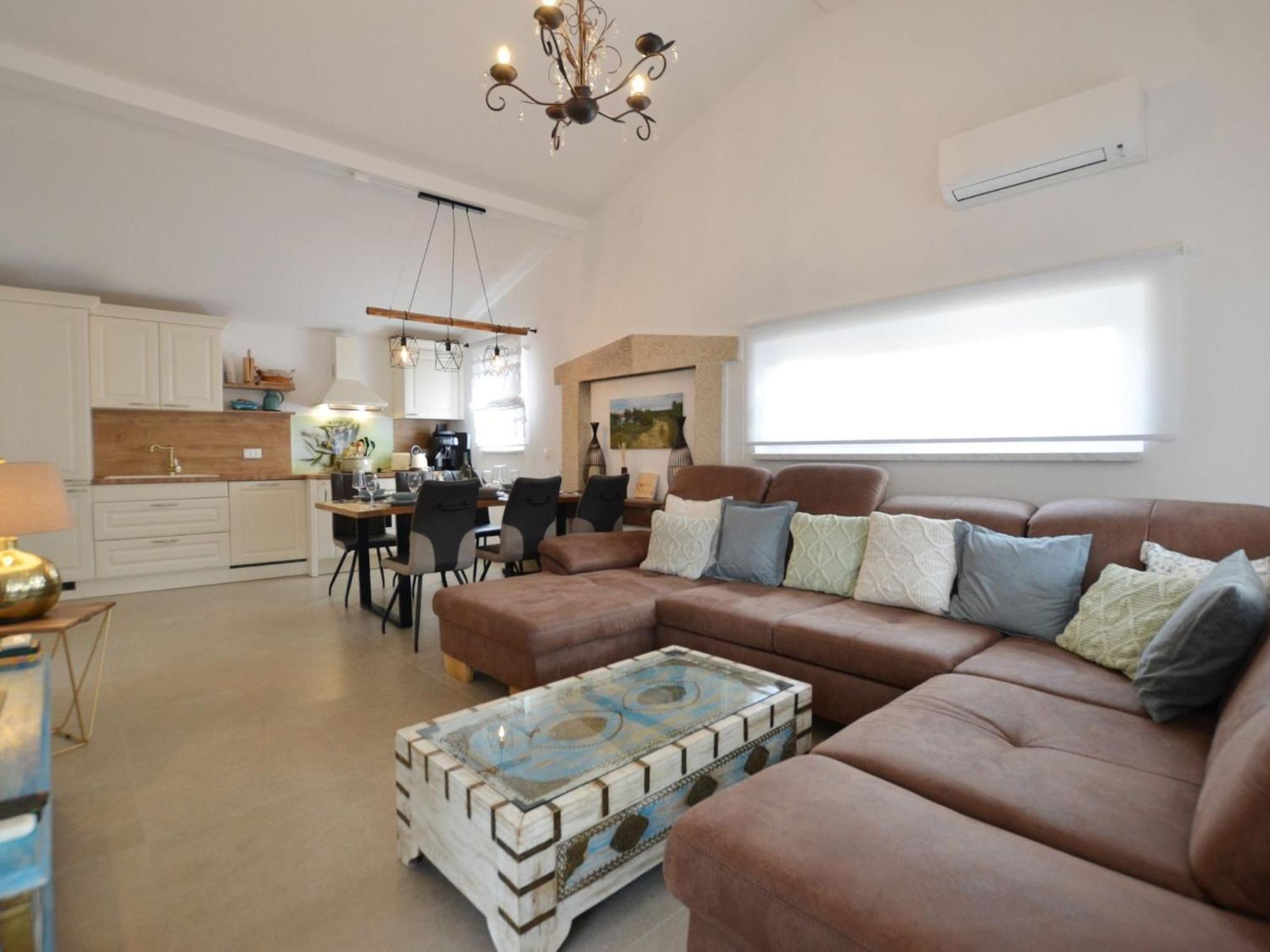 Vikendica Three Bedroom With Pool