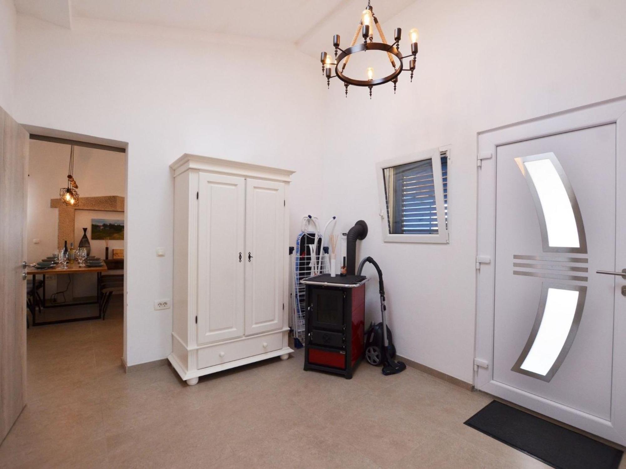 Vikendica Three Bedroom With Pool *