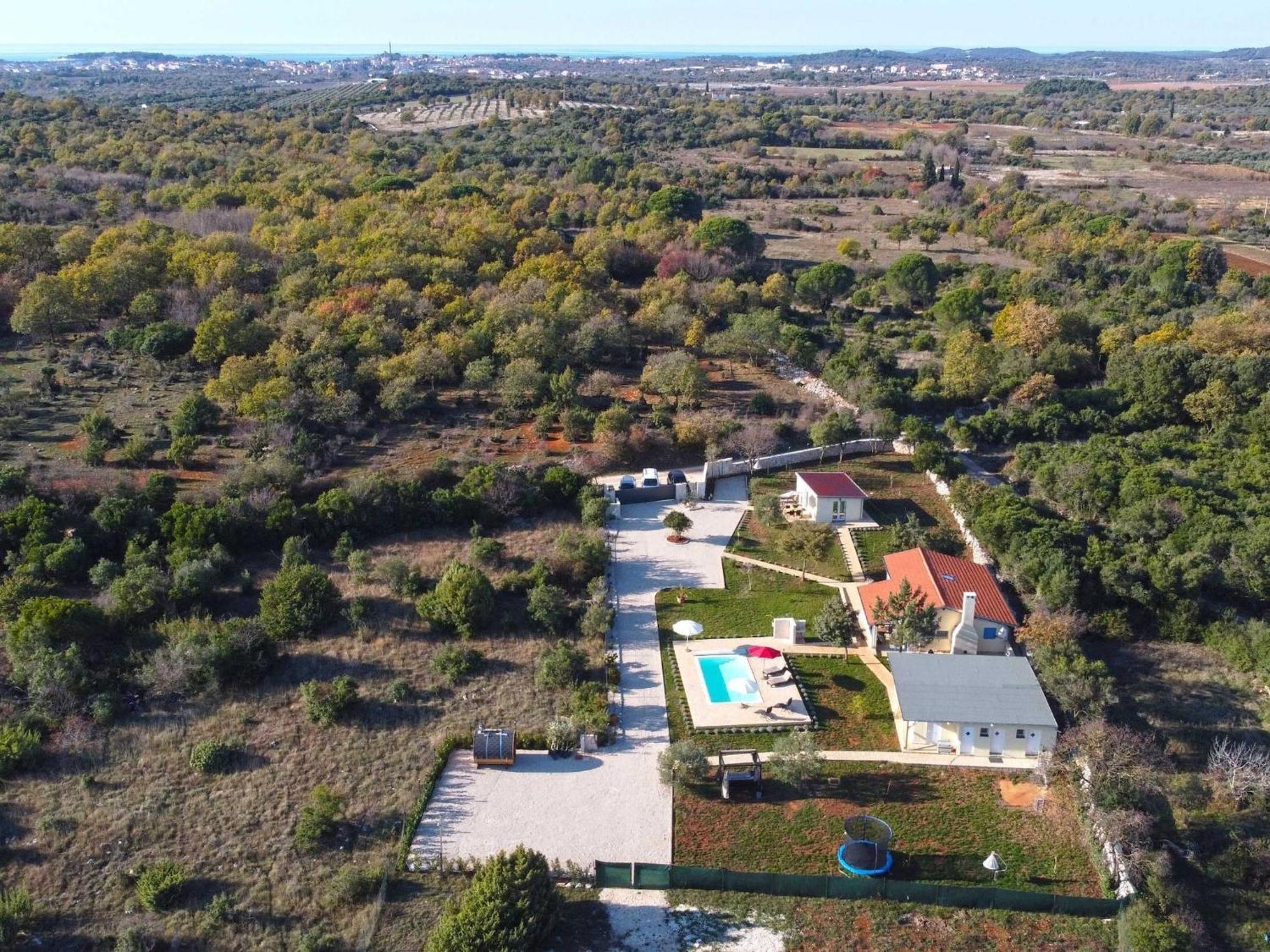 Vikendica Three Bedroom With Pool Rovinj