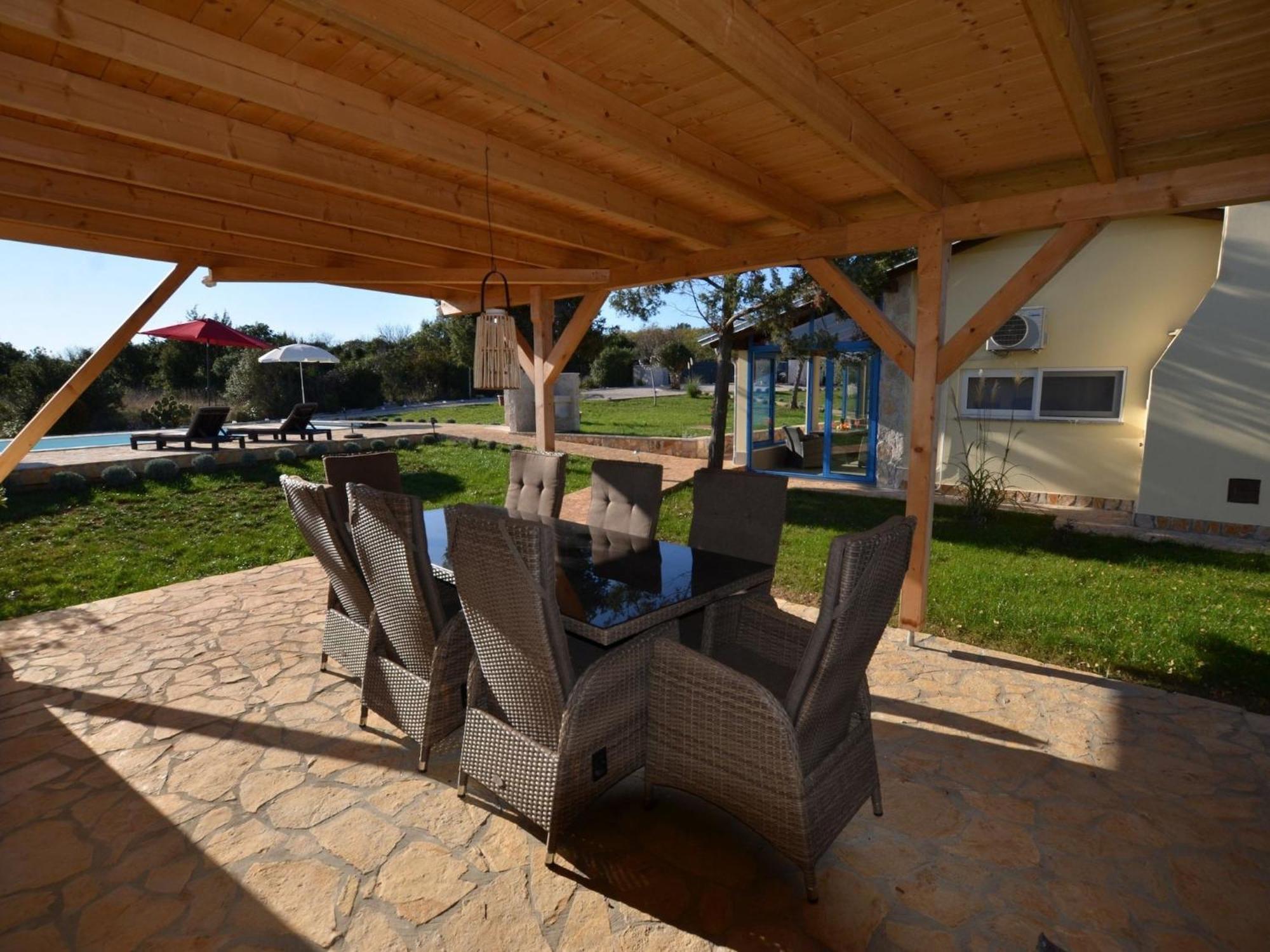 Vikendica Three Bedroom With Pool