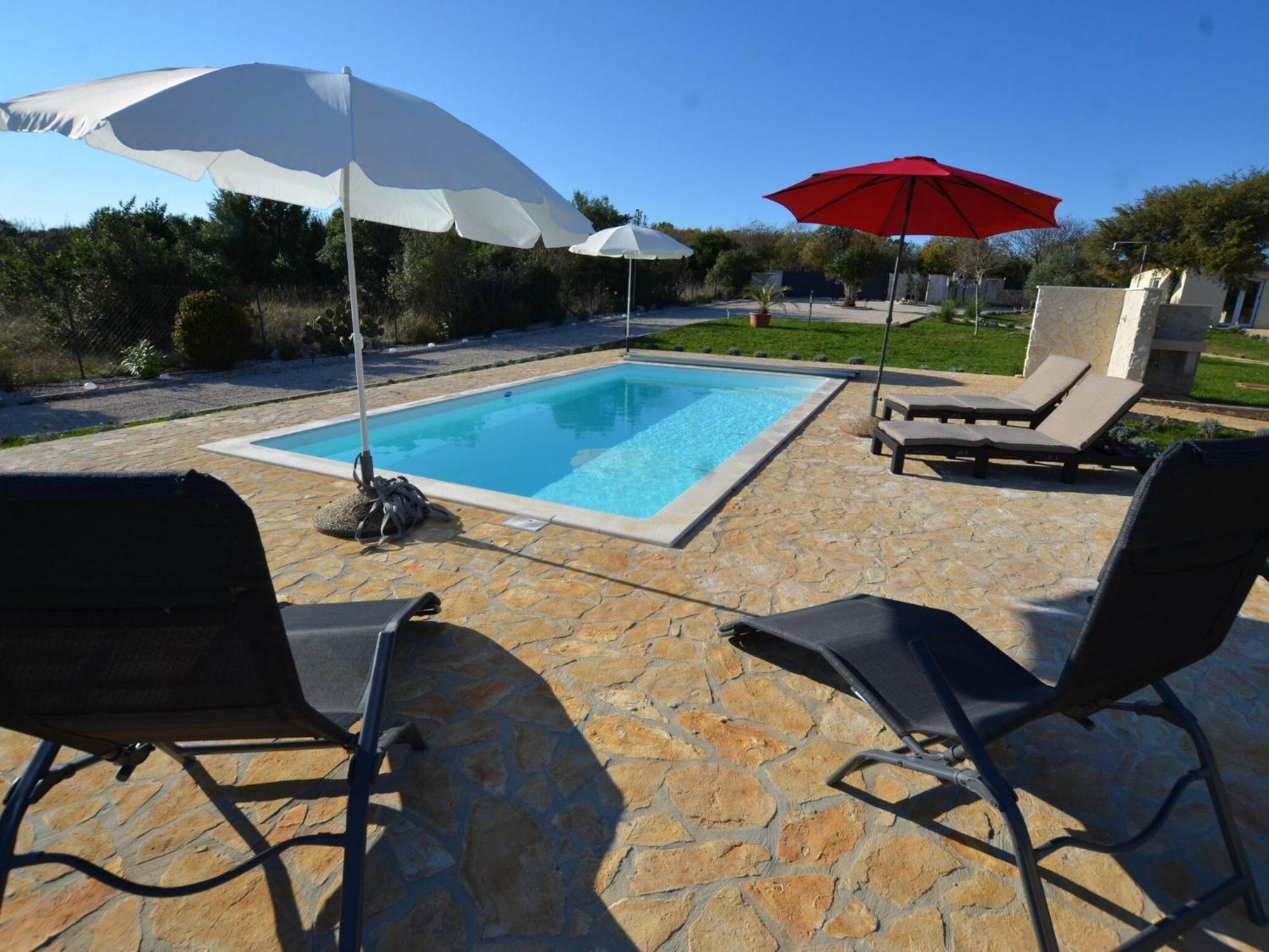 Vikendica Three Bedroom With Pool *